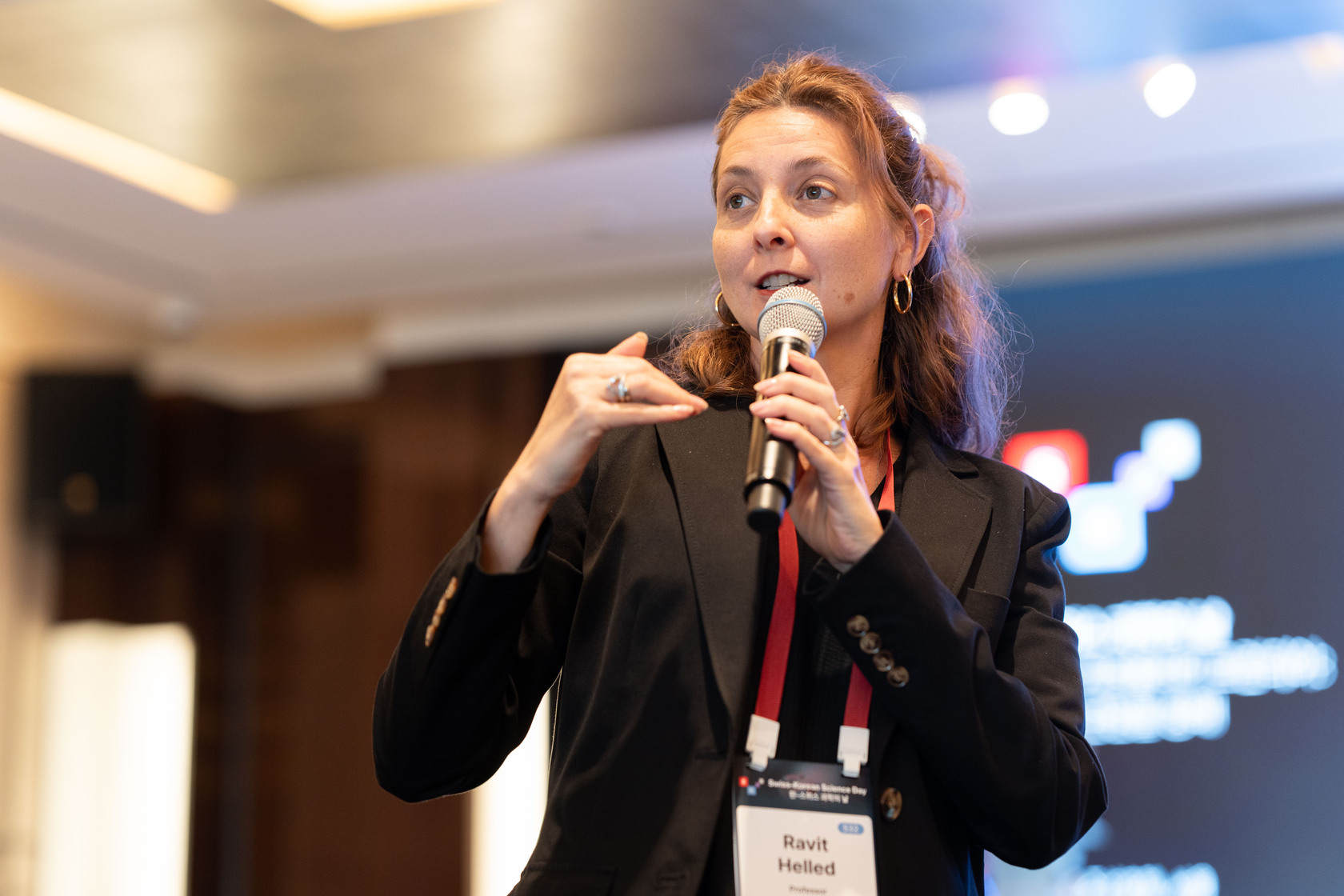 Prof. Ravit Helled, Professor of Theoretical Astrophysics and Director of UZH Space, presenting “Exploration of the Outer Planets in the Solar System” at the SKIW KASI-KARI Workshop “Designing Space Future: Technology, Missions, and Earth Applications.”